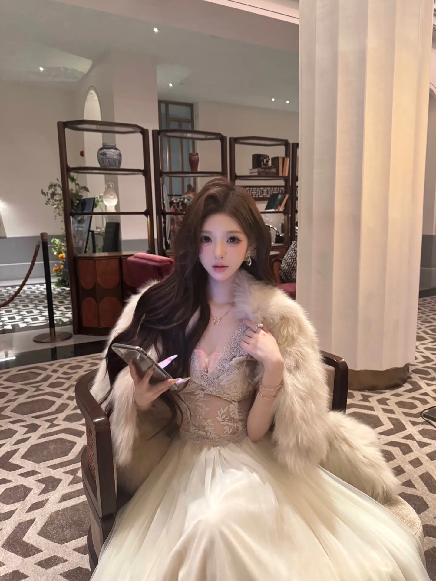 人总是喜欢反季节的东西，就像幸福后知后觉