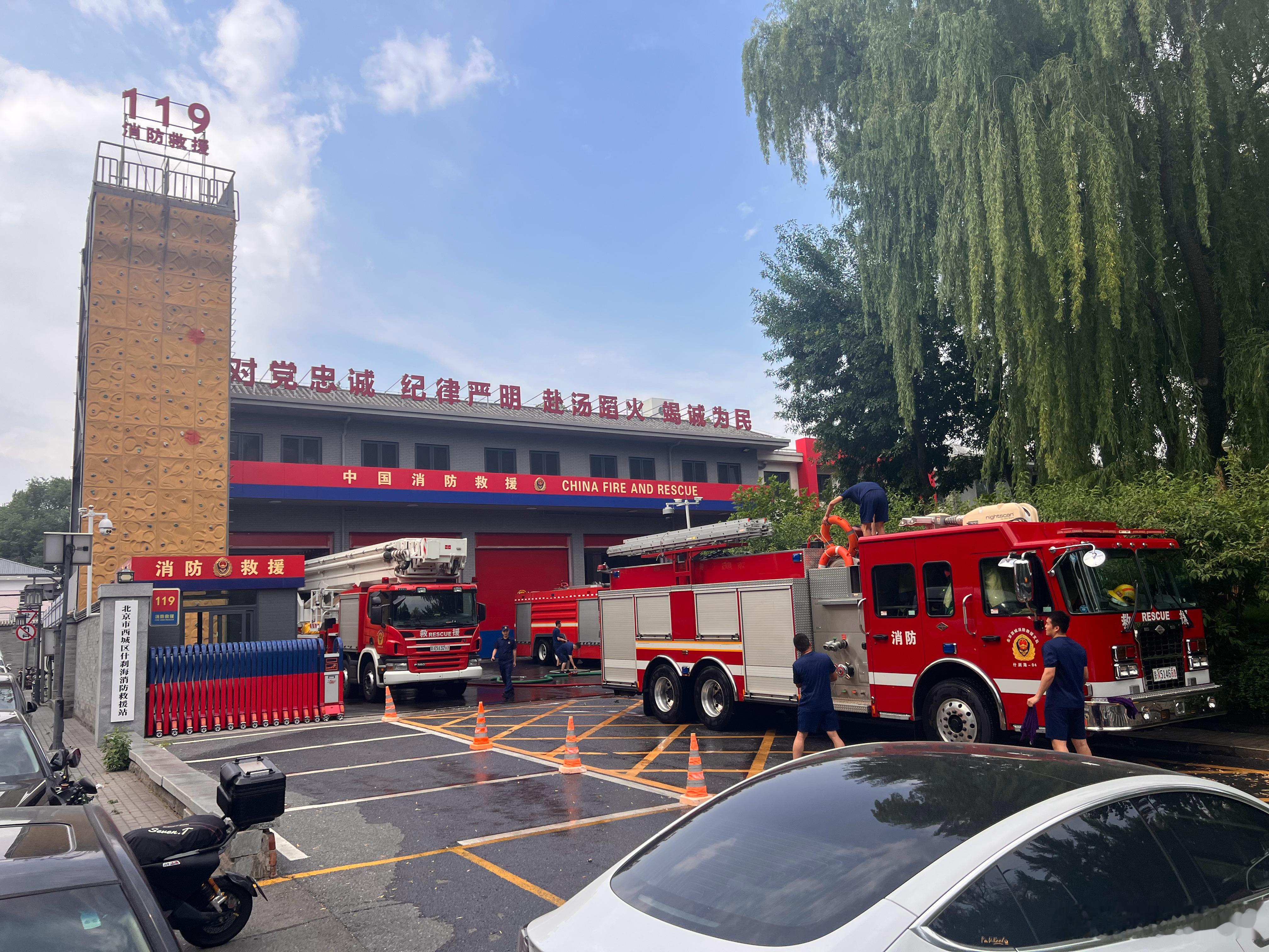 正在洗澡澡的消防大力、鸡、雷诺和狮子 北京