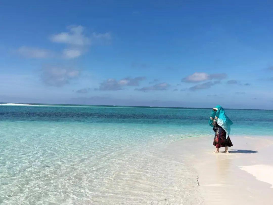 实录：中年女人，一定要远离烂人烂事。
韩霞在悠闲的午后晒着太阳，看着手机，享受着