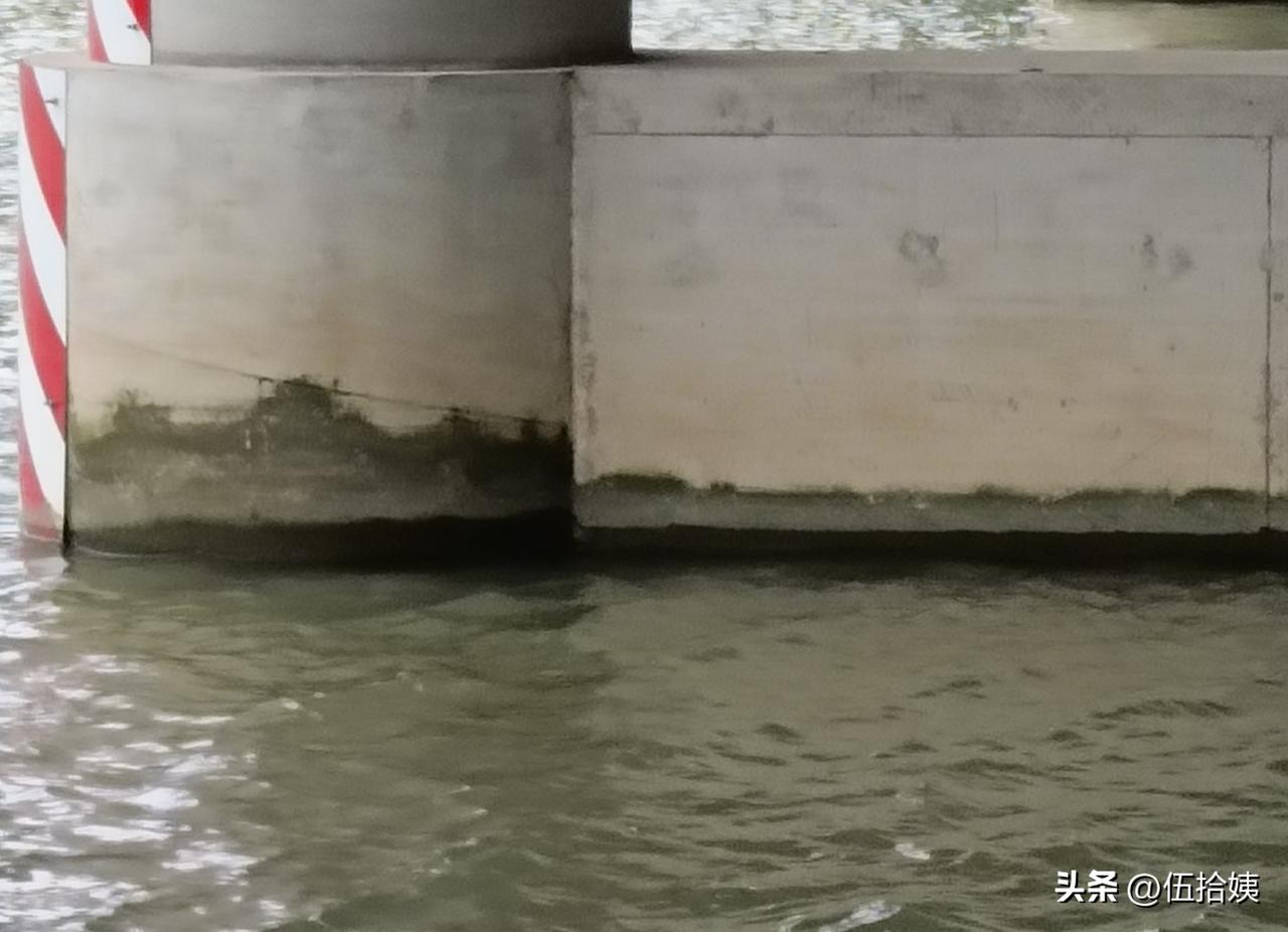 和一个18岁星星的孩子聊天
问：爸爸妈妈掉河里你救谁？
答：救爸爸，救妈妈！
问