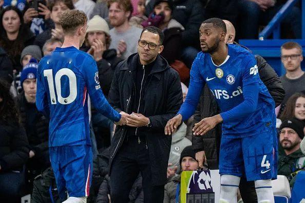 切尔西前球星哈塞尔巴因克在接受天空体育采访时，谈到了他对接下来阿森纳vs切尔西一