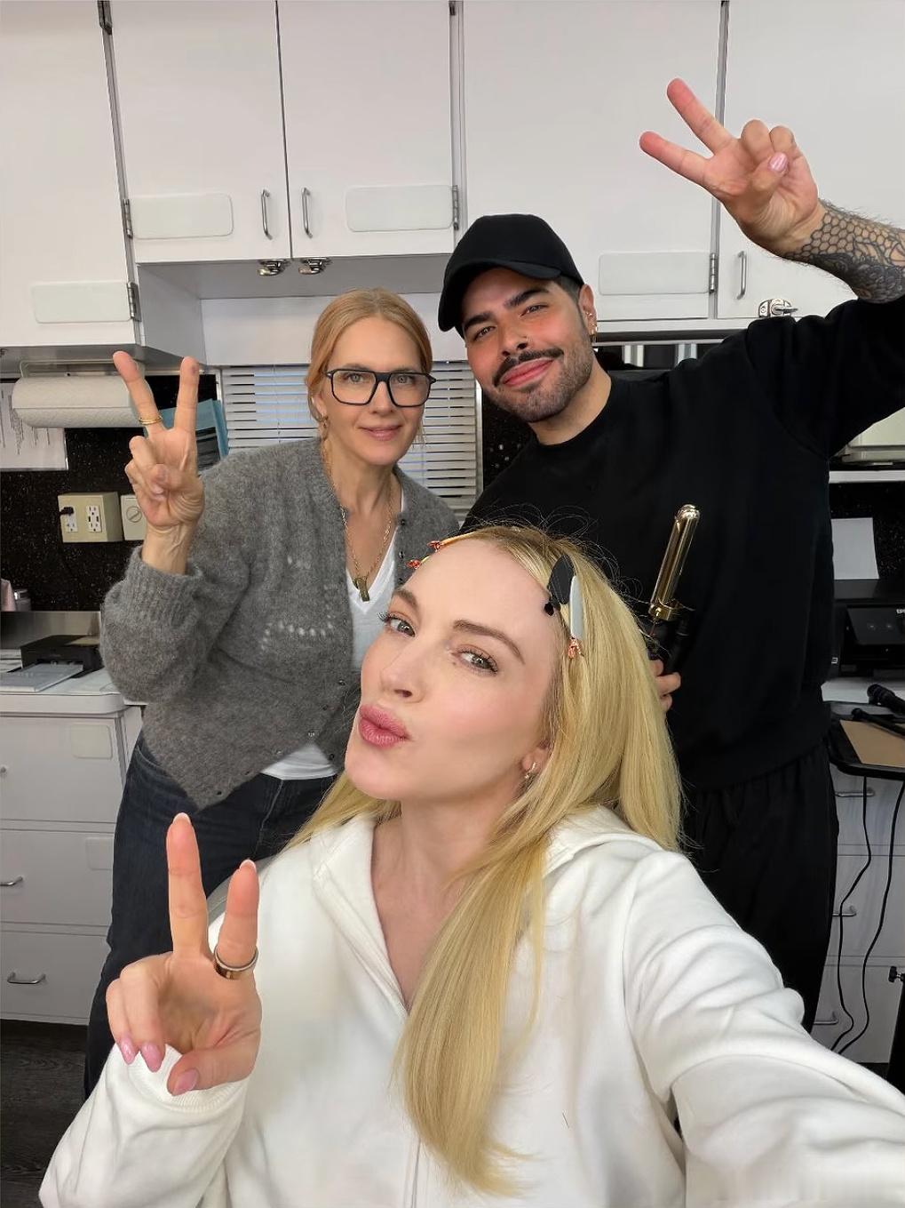 Lindsay Lohan林赛罗韩晒《count my lies》的片场妆造准备