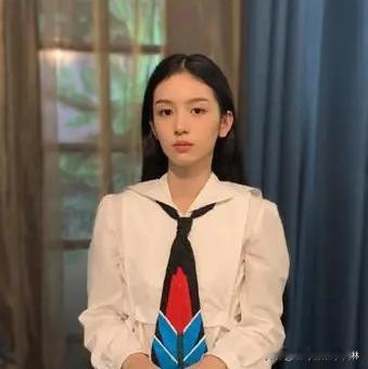 #周也黑脸风波：耍大牌还是真性情#
不知道是有意还是无意，但是视频里看起来确实是