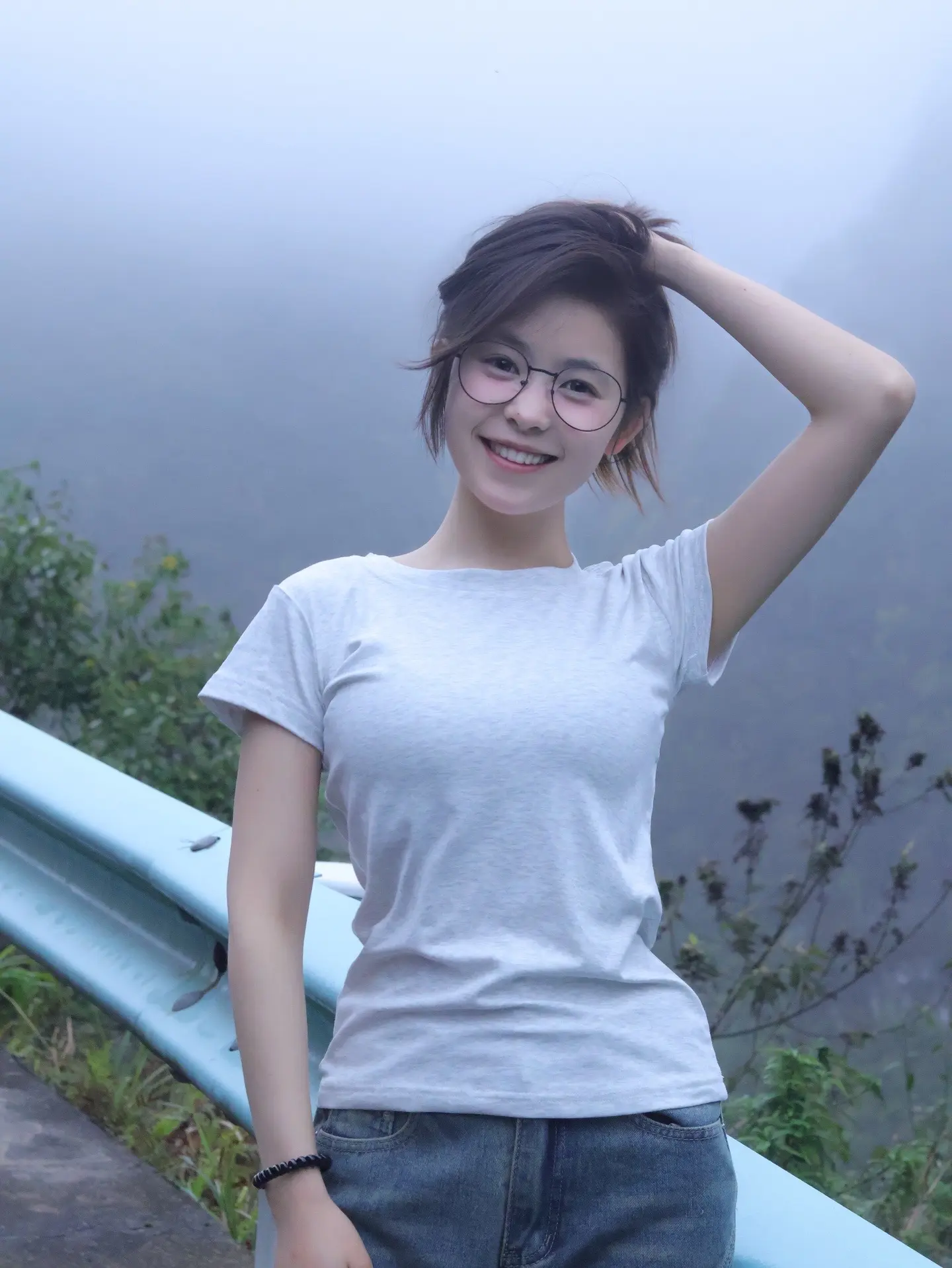 小时候害怕天亮，因为醒来就要上学。现在更害怕天亮，因为醒来就是生活