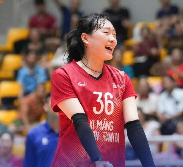 花少8最新阵容 花少你可以走体育路线，来个排球版的，请郎导出山、再来作家赵蕊蕊、