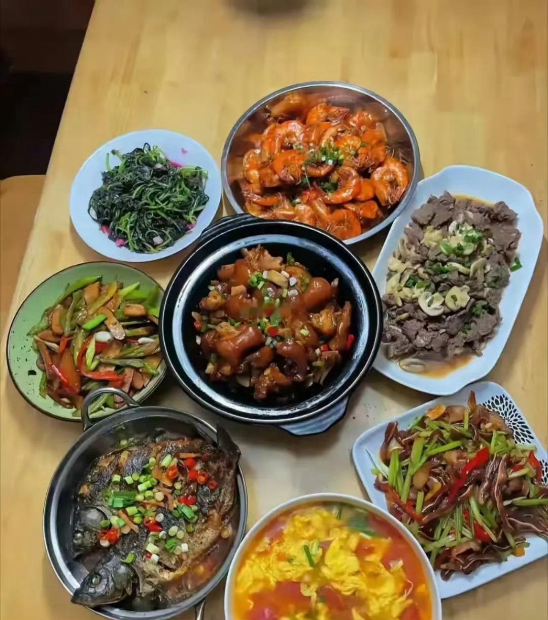 这一桌子菜在你的城市多少钱可以拿下？ 