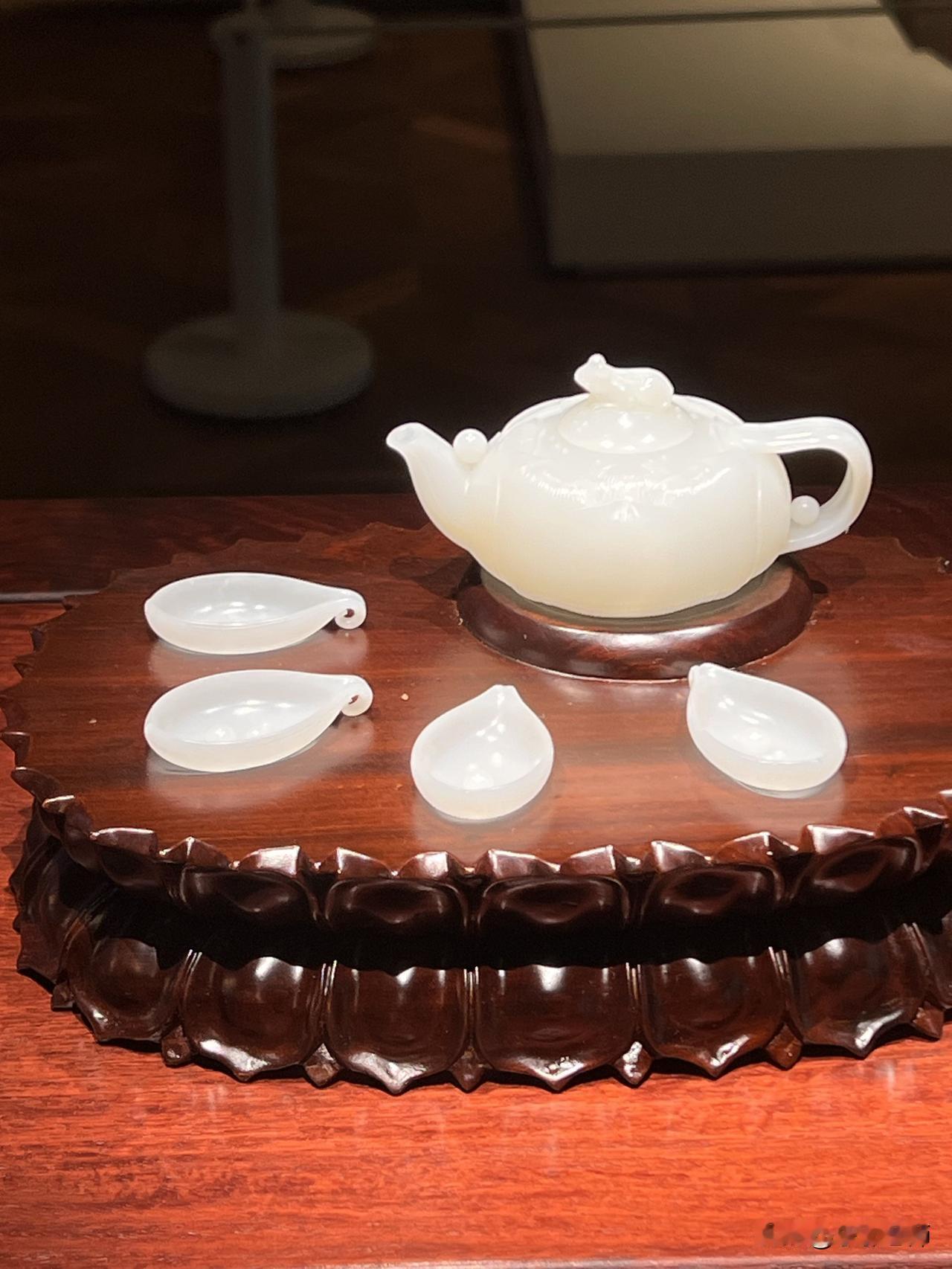 分享一张你最近手机拍到的照片玉壶喝茶还是酒呢？