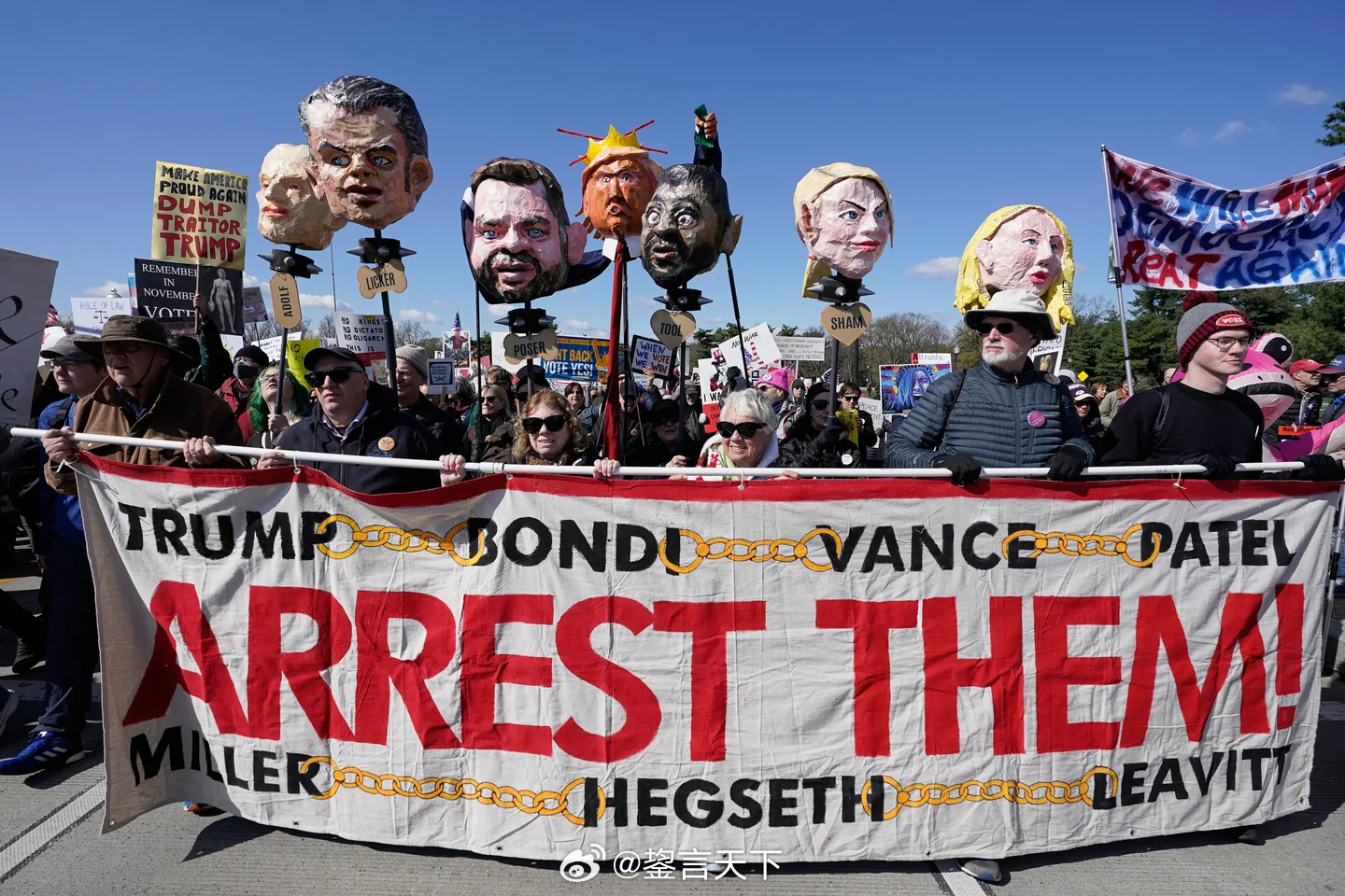 周六“美国没有国王”示威的照片之一：把他们抓起来。网图 