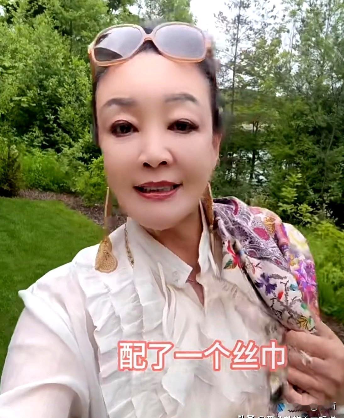 在欧洲度假的张兰发新视频，宣布了自己下一阶段的新工作目标：要做一名穿搭时尚博主！