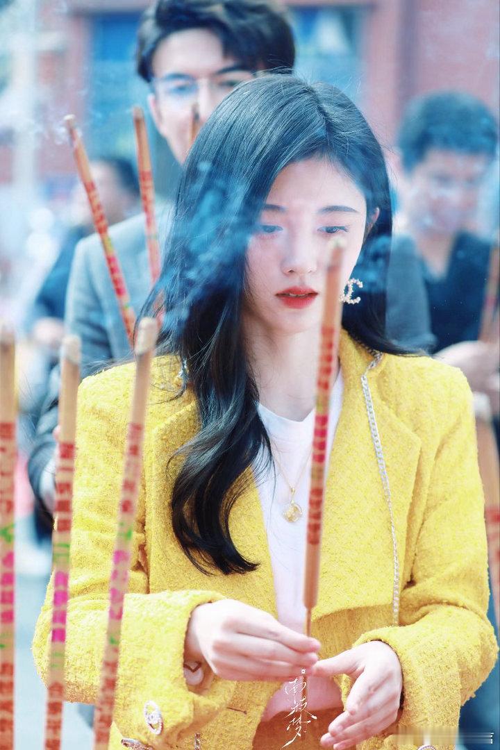 jjy鞠婧祎苏绿夏 jjy鞠婧祎万花世界 再红一点吧，红到路人皆知，红到没人敢诋