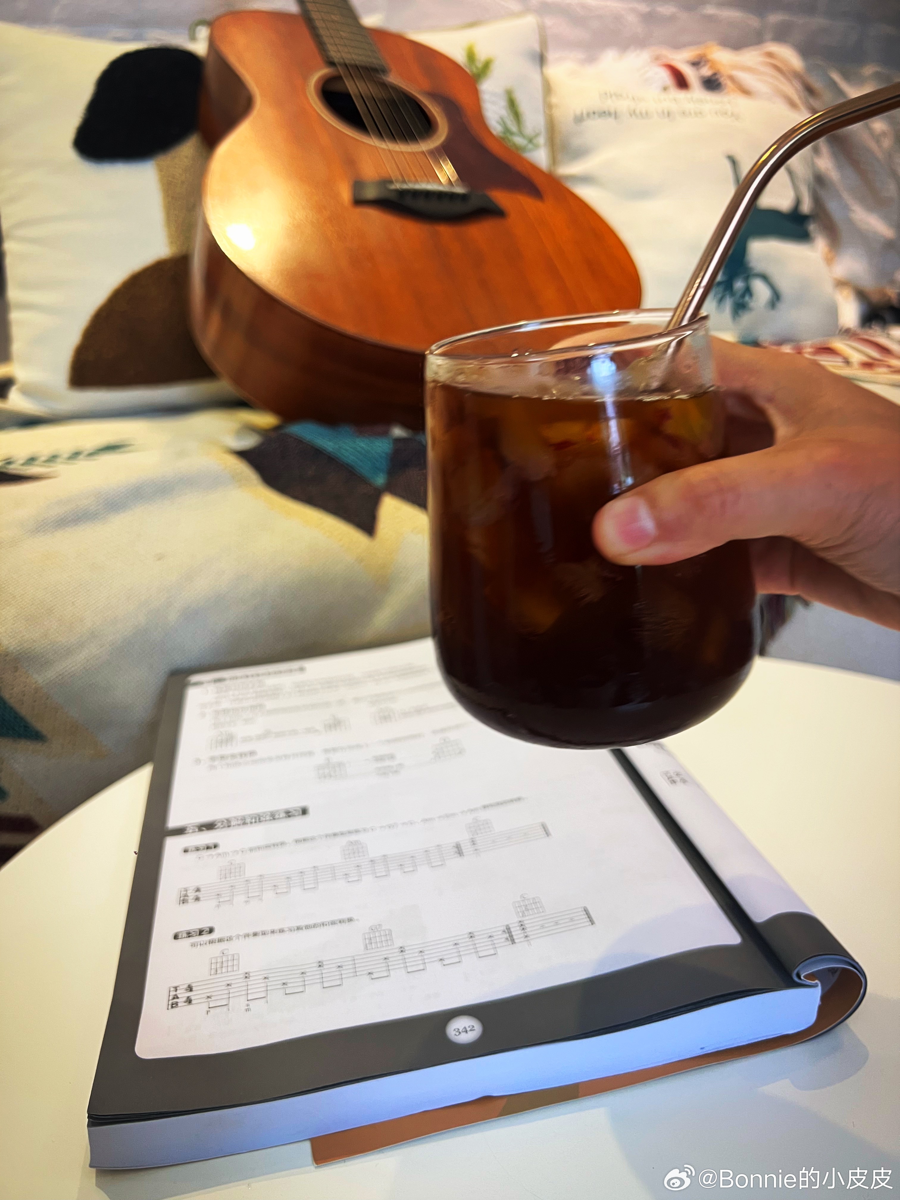 一杯提子美式一把吉他一本乐谱🎼今天下午就这么过咯