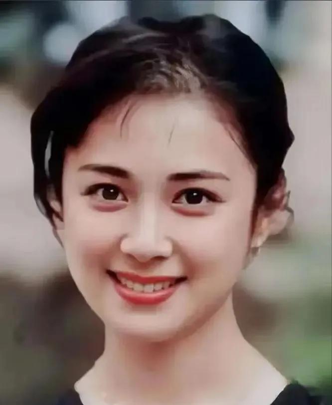 傅艺伟，这才是真女神啊！

第一，从小美到大，从大美到老，这才是真正的冻龄女神！
