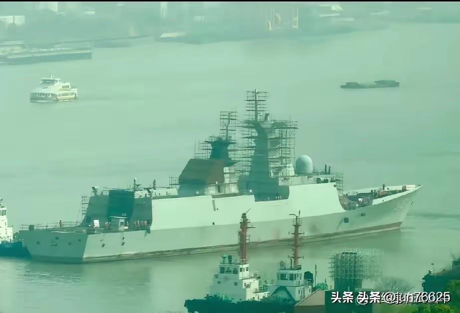 054A开始中期升级，“新青年”逐步步入中年！
海军548号益阳舰服役时间是在2