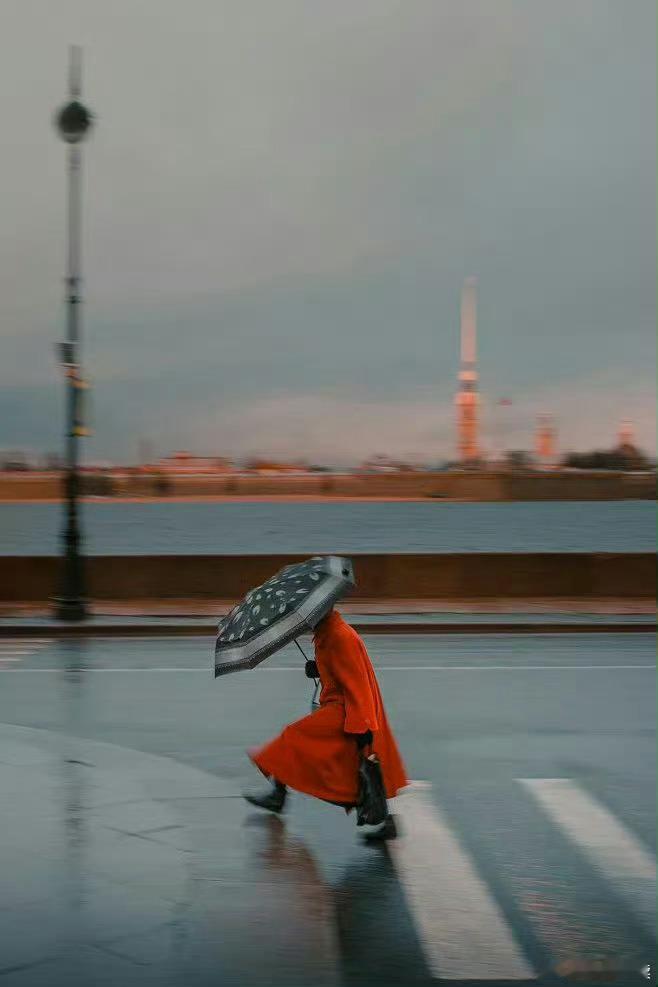 愈是运气不好，愈要沉住气默默振作。——亦舒