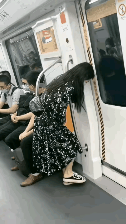 极具欺骗性的一张图！十个人九个第一眼都会看错

看图挑战