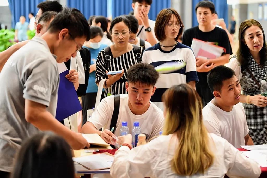 最近多个省份都已经发布了选调公告，在优势条件中一般会强调应届生的党员、奖学金、学