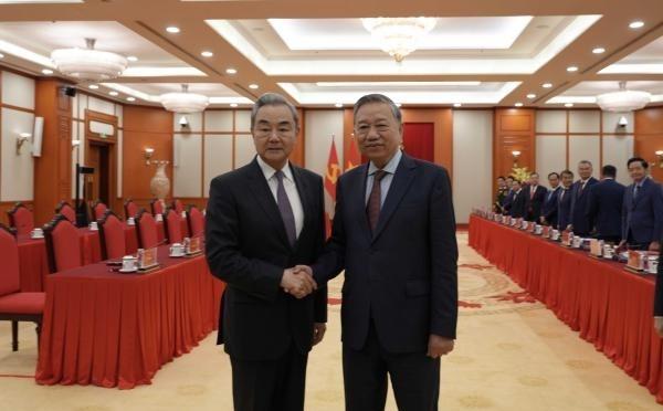 越南不会在中美间“中立”了。3+3部长级会议后，中国和越南谈妥了。 3月15日到