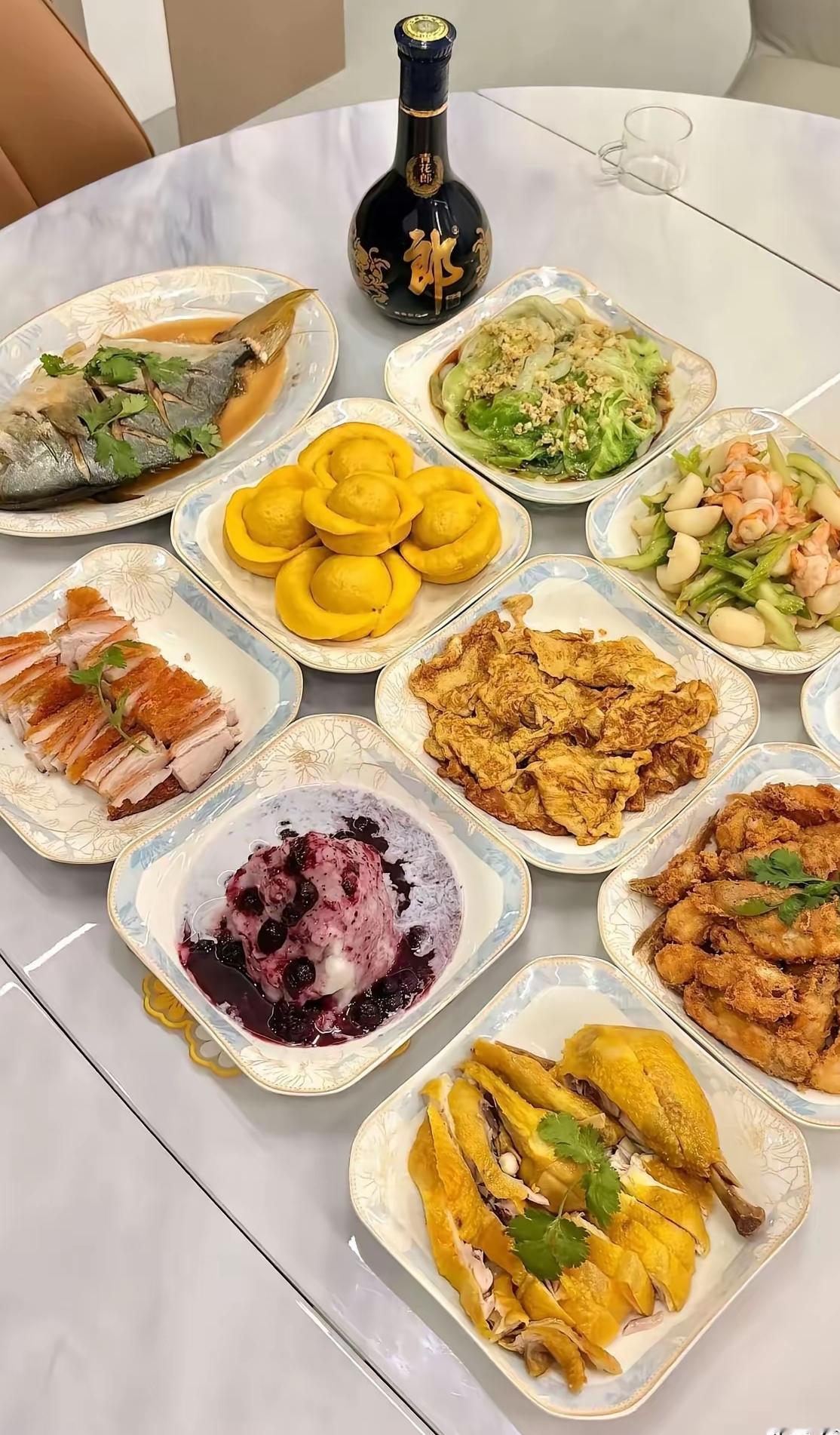 丰盛的一桌菜，准备开吃了！，4个人够吃吗？我敢打赌，这绝对是南方菜，看到了白斩鸡
