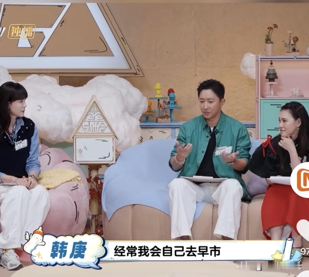 韩庚说：“我去一个新的地方，就喜欢去逛早市，能看见很多新鲜的东西，有时候我会叫工