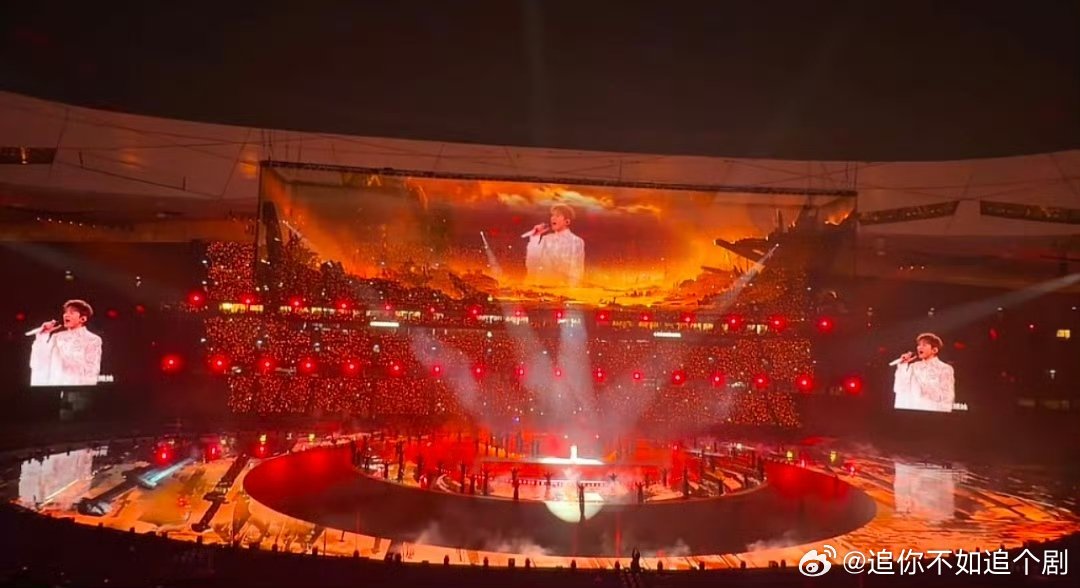张杰把火车开进鸟巢了今晚的鸟巢太震撼了！张杰的时空列车霸气入场，全场瞬间沸腾，氛