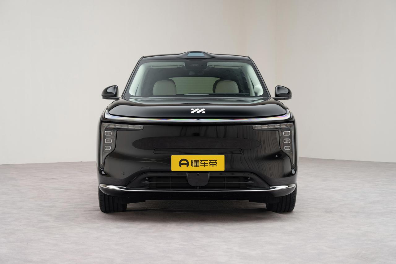 日前官方消息，智己LS8将于4月16日上市、3月26日（今日）开启预售。其定位中