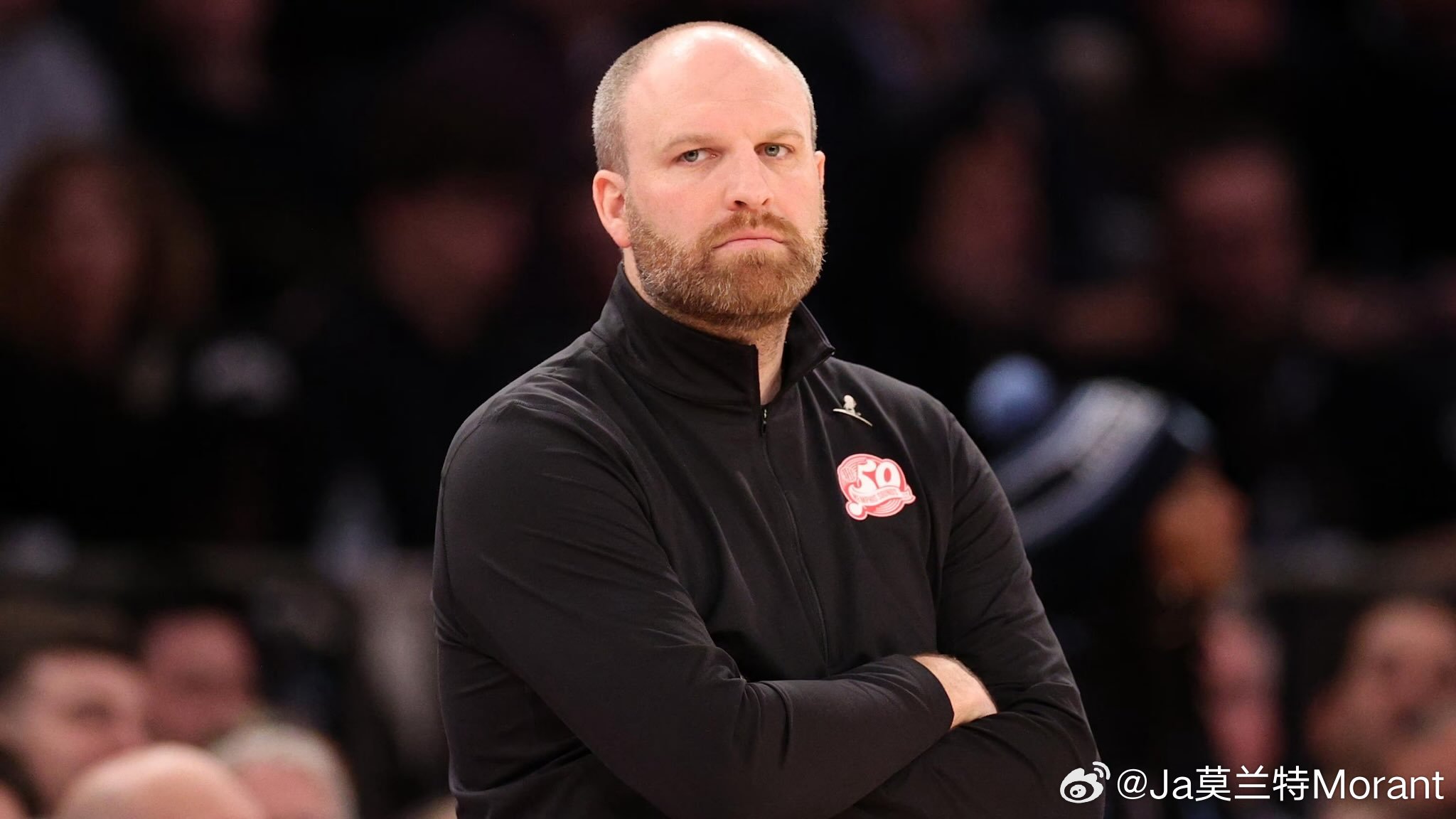 2025年的今天，詹金斯被灰熊解雇。他是该队历史上胜场次数最多的教练，常规赛战绩