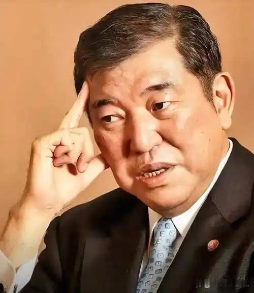 这些天，石破茂出镜率特别高，每次都在批判高市早苗。
有些网友就认为石破茂好人呀。