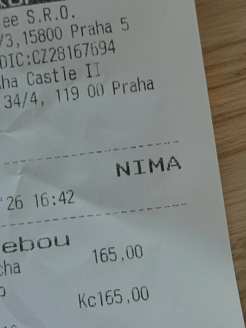 在捷克🇨🇿点杯星巴克，问我叫什么我说NINA妮娜结果给我拼了个这个
