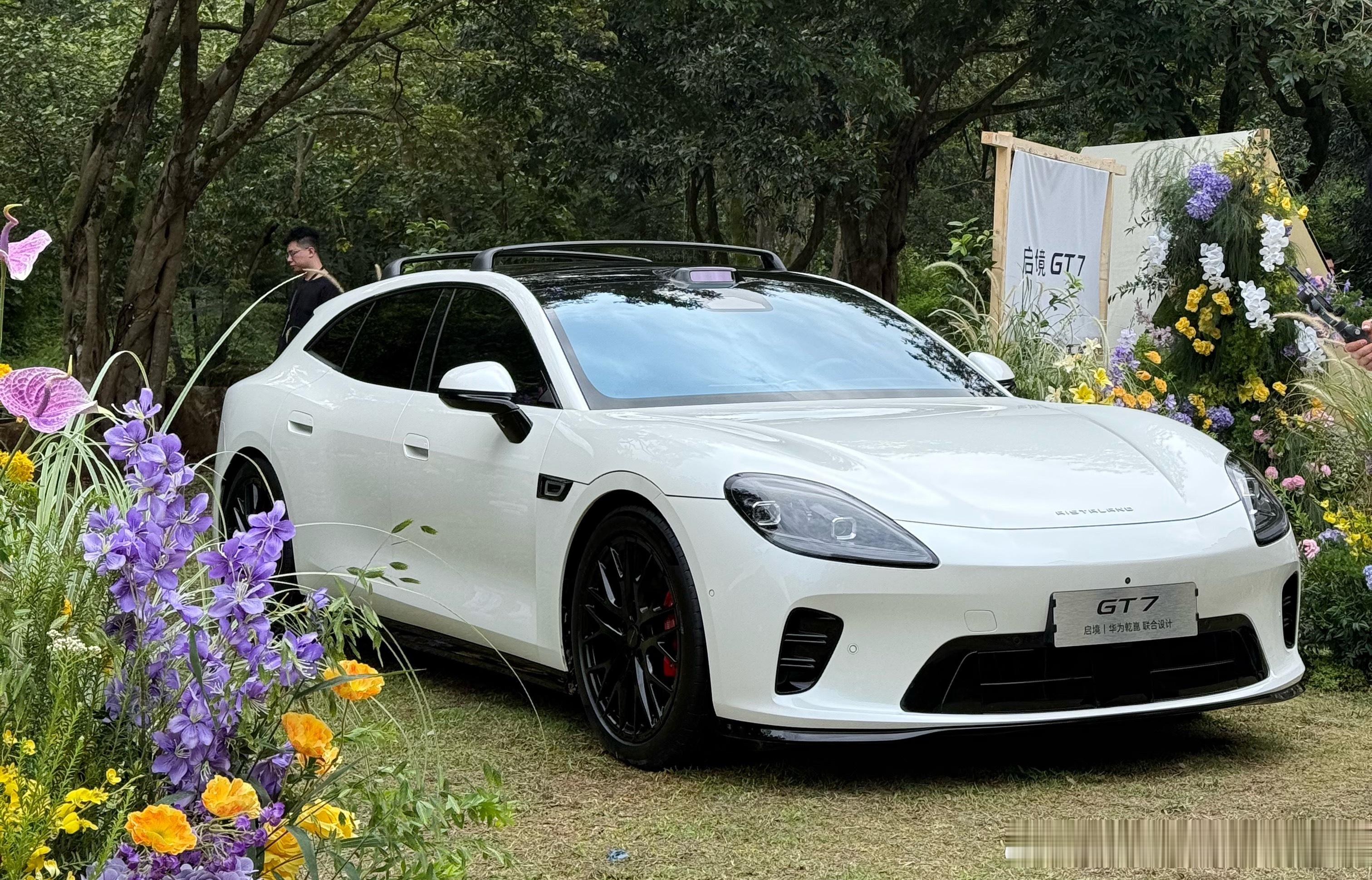 启境GT7 运动与舒适非常平衡了一台车（后驱版），但是可玩性很高，三电机版，驾驶
