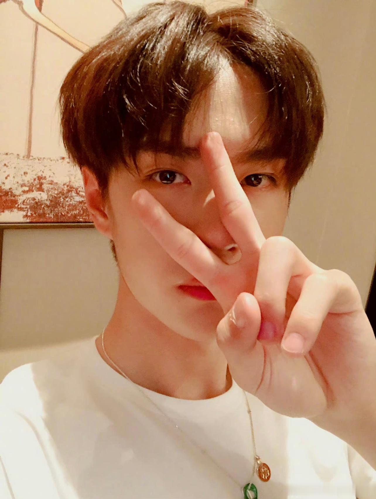 十二年我好我坏你还在吗…今天很开心因为这是我们的纪念日❤️ ​​​