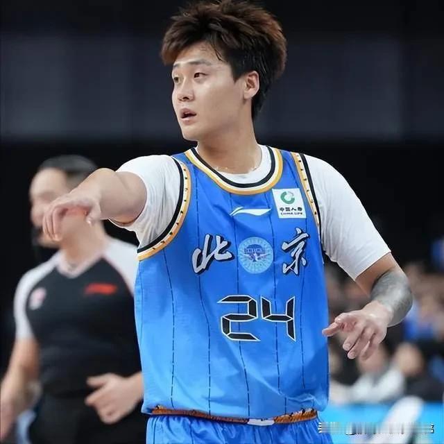 中国篮球可以没有赵睿，
但祖国一定不能没有新疆！
如此煽动民族感情之人，
理应受