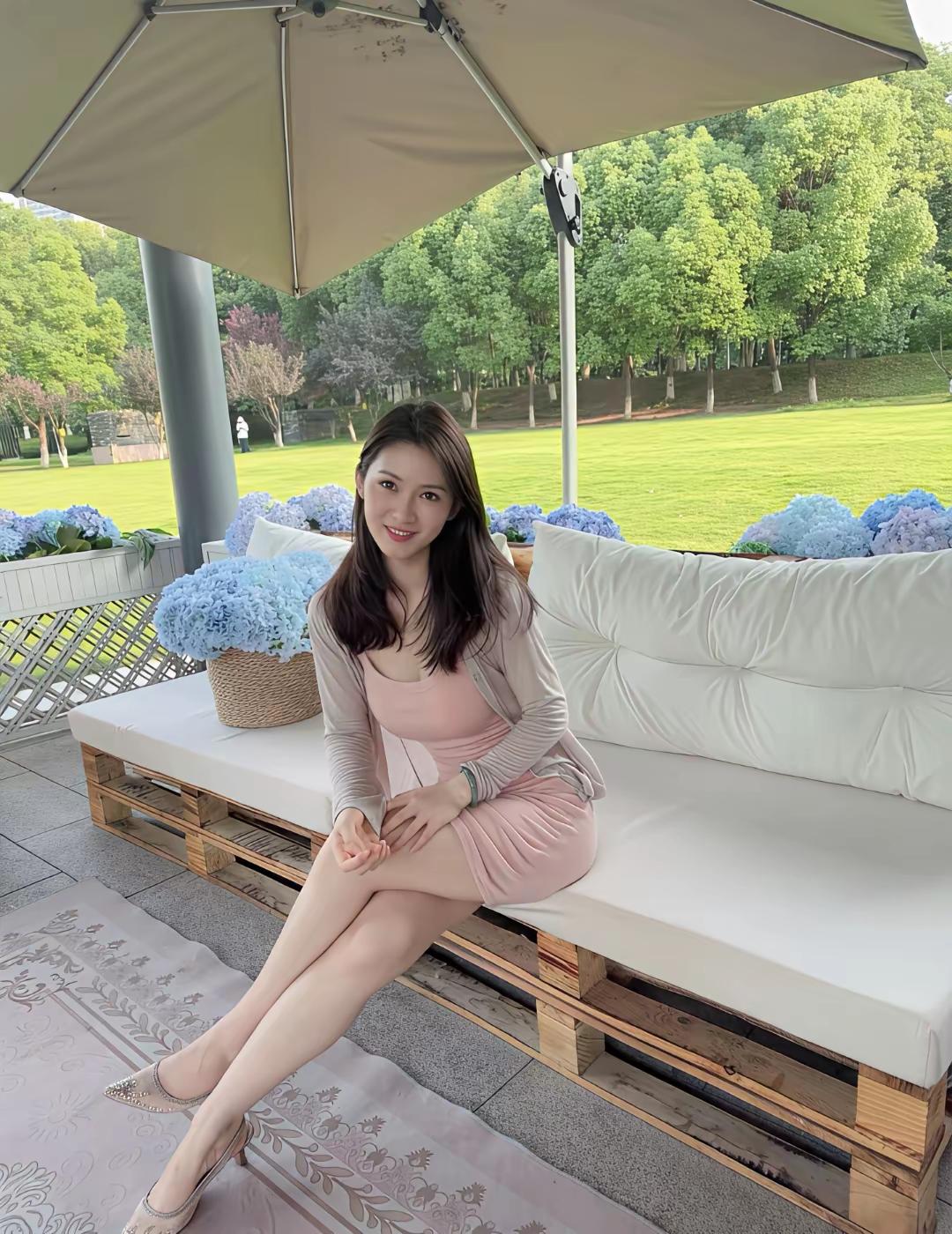 明人不说暗话，我承认我有点喜欢她[比心]