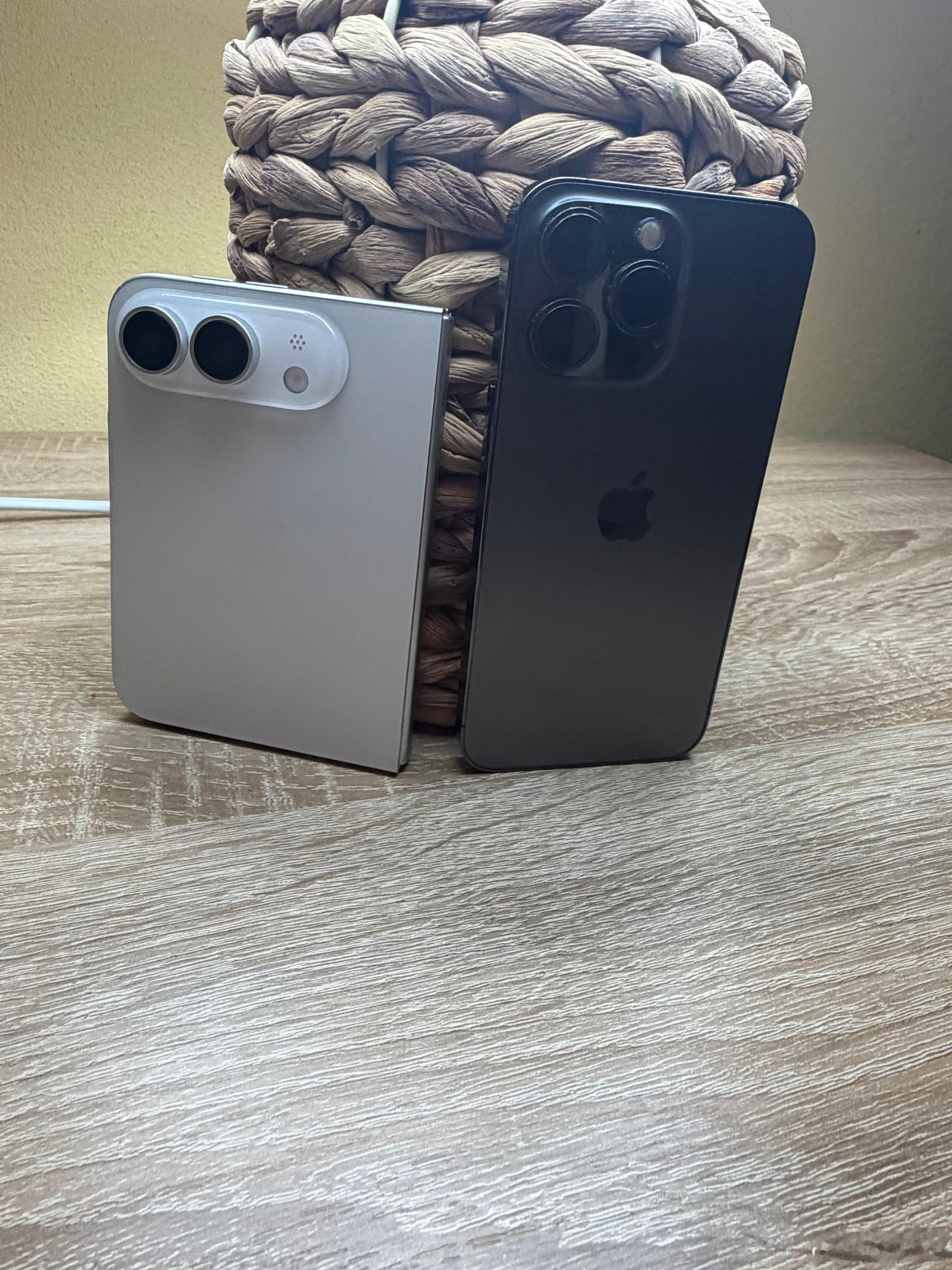 夸iPhone Fold小巧紧凑，一点不提宽度