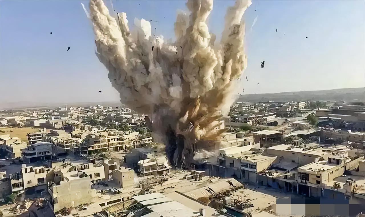 情况失控！榛树导弹击中利沃夫仅数小时，英法德三国领导人火速连线，捷克外长车厢里刚