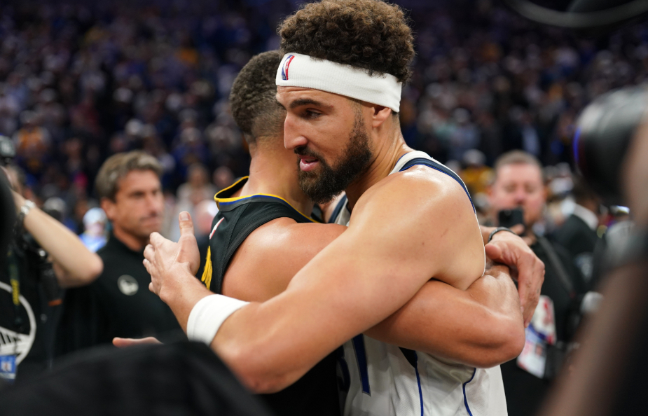 圣诞大战，独行侠客场116-126不敌勇士，赛后库里接受了记者采访。谈到克莱，库