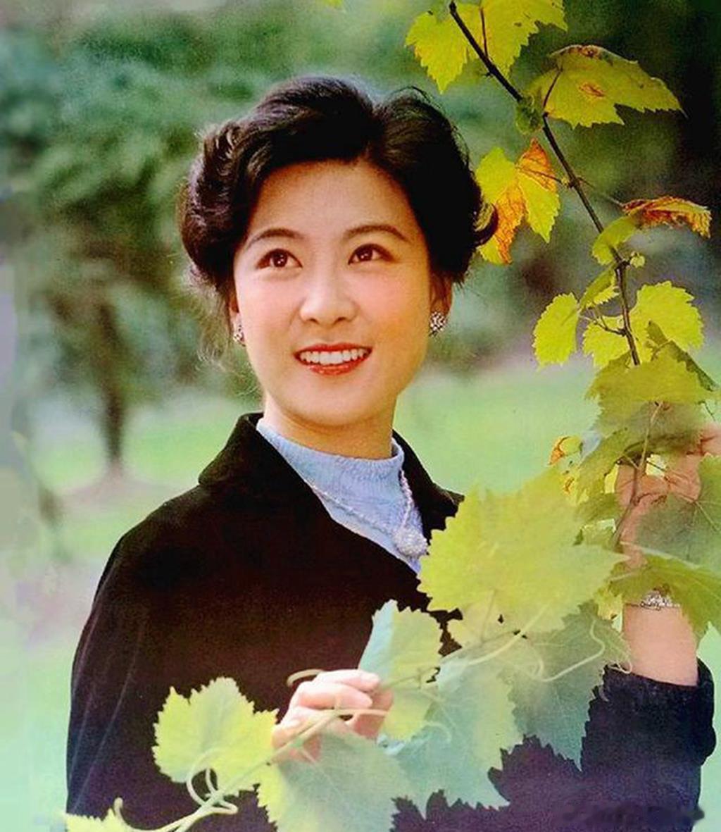 王骁的妈妈王馥荔女士，也是八十年代著名女演员，曾被评为四朵金花。 
