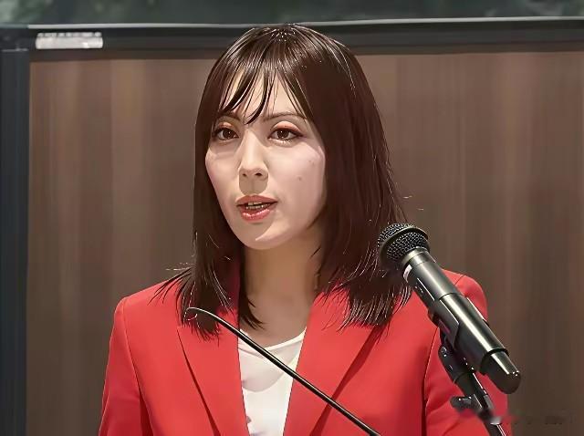 日本右翼发出“1亿日本人会跟中国拼命”式口号，胡锡进：替我带两句话给日本人。
