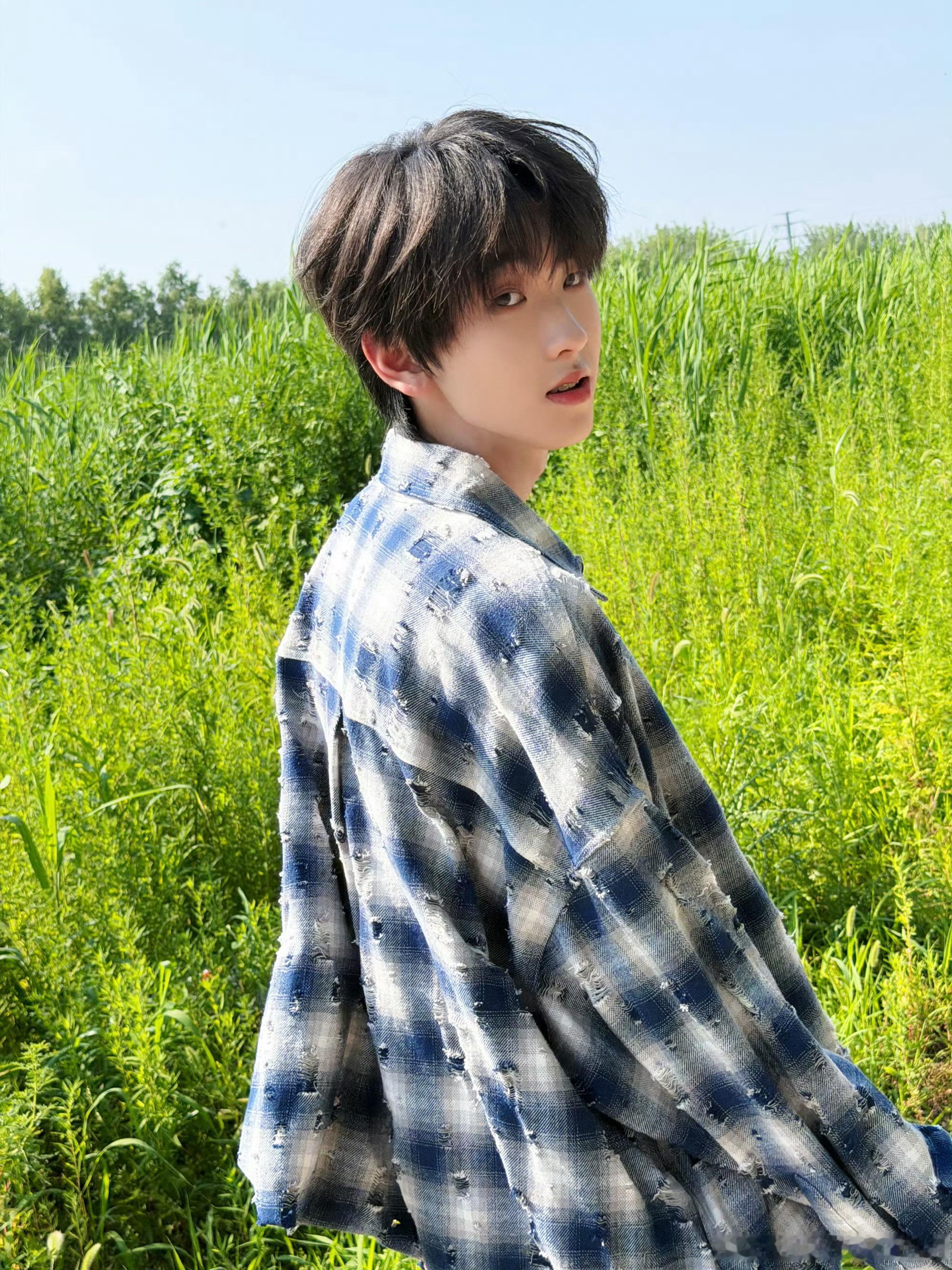 💙左奇函我们的少年时代2💙左奇函李浩宇我们同频在烟花下许愿 来年奔赴彼此的每