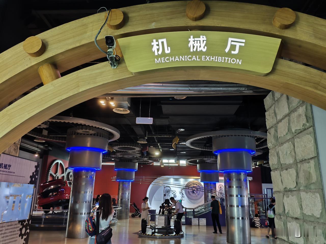 清平乐56·四川科技馆机械厅
       轮牙相扣，铁律藏机杼。转轴环环生妙趣