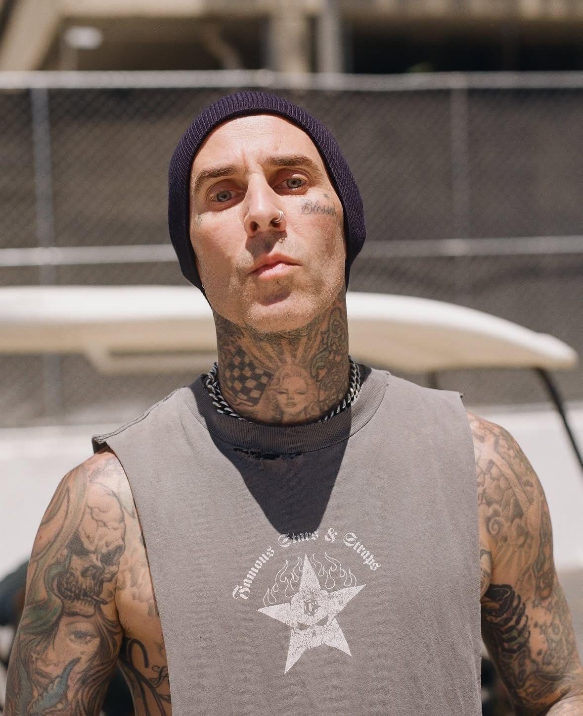 传奇鼓手Travis Barker（特拉维斯·巴克）透露，自2008年那场他成为