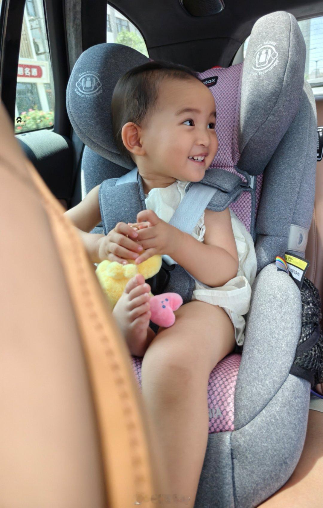 几天没见我小丫头是真想啊[心] ​​​