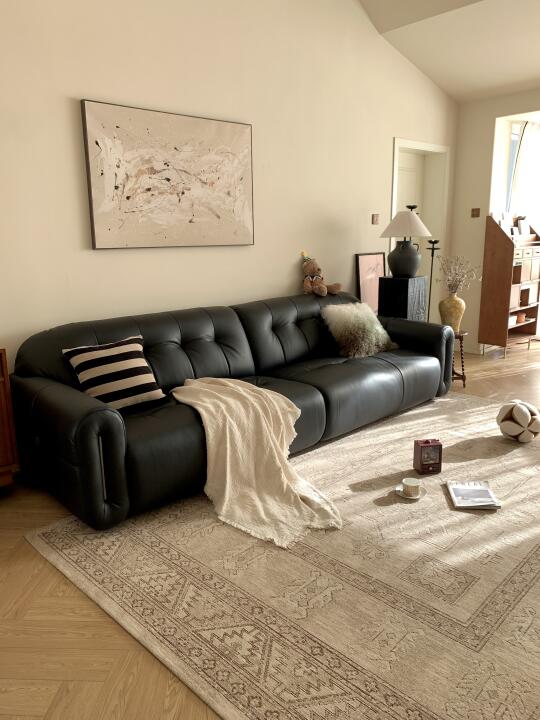 谁懂啊！黑色沙发搭配中古风就是绝配！