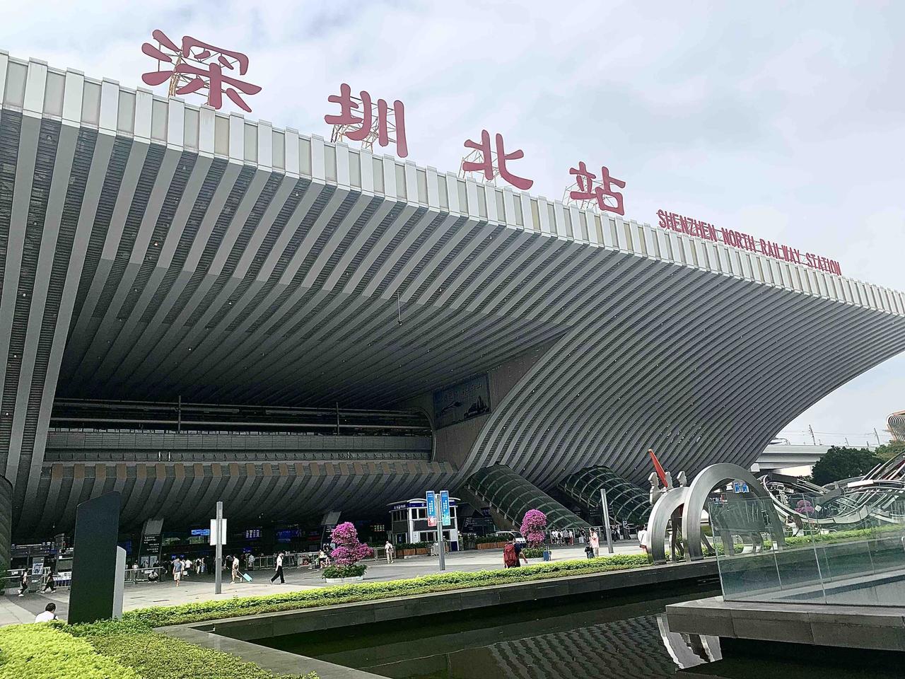 第一次到深圳出差，感受深圳速度。
来深圳，感觉大街上、地铁站行走的人群速度都很快