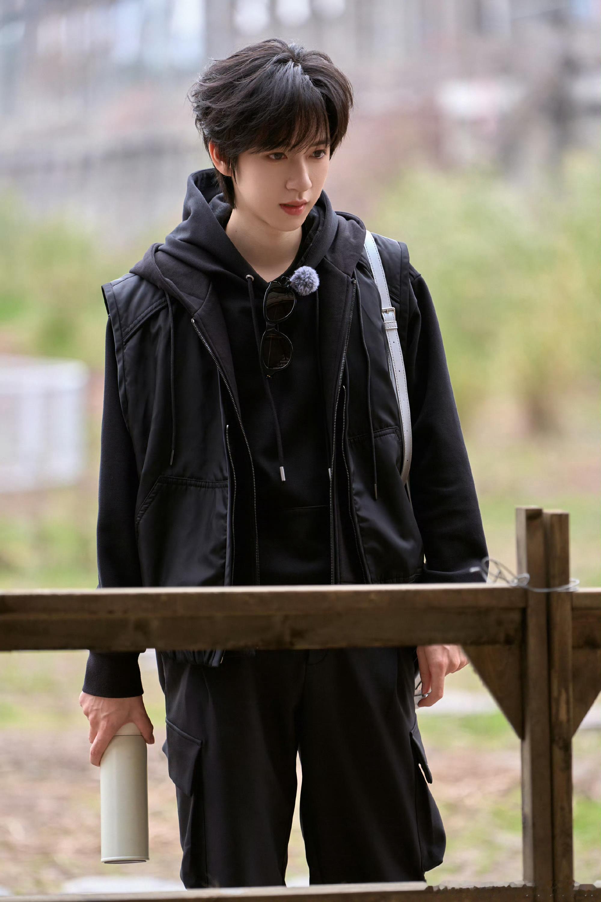 贺峻霖贺峻霖 廿二振翮踏青云୧⍤⃝🔔贺峻霖五十公里桃花坞6中国青年是有理想，有