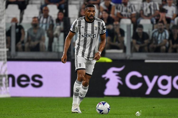 周三  欧冠看法007  尤文图斯 VS 本菲卡据说现在穆里尼奥已经在和本菲卡谈