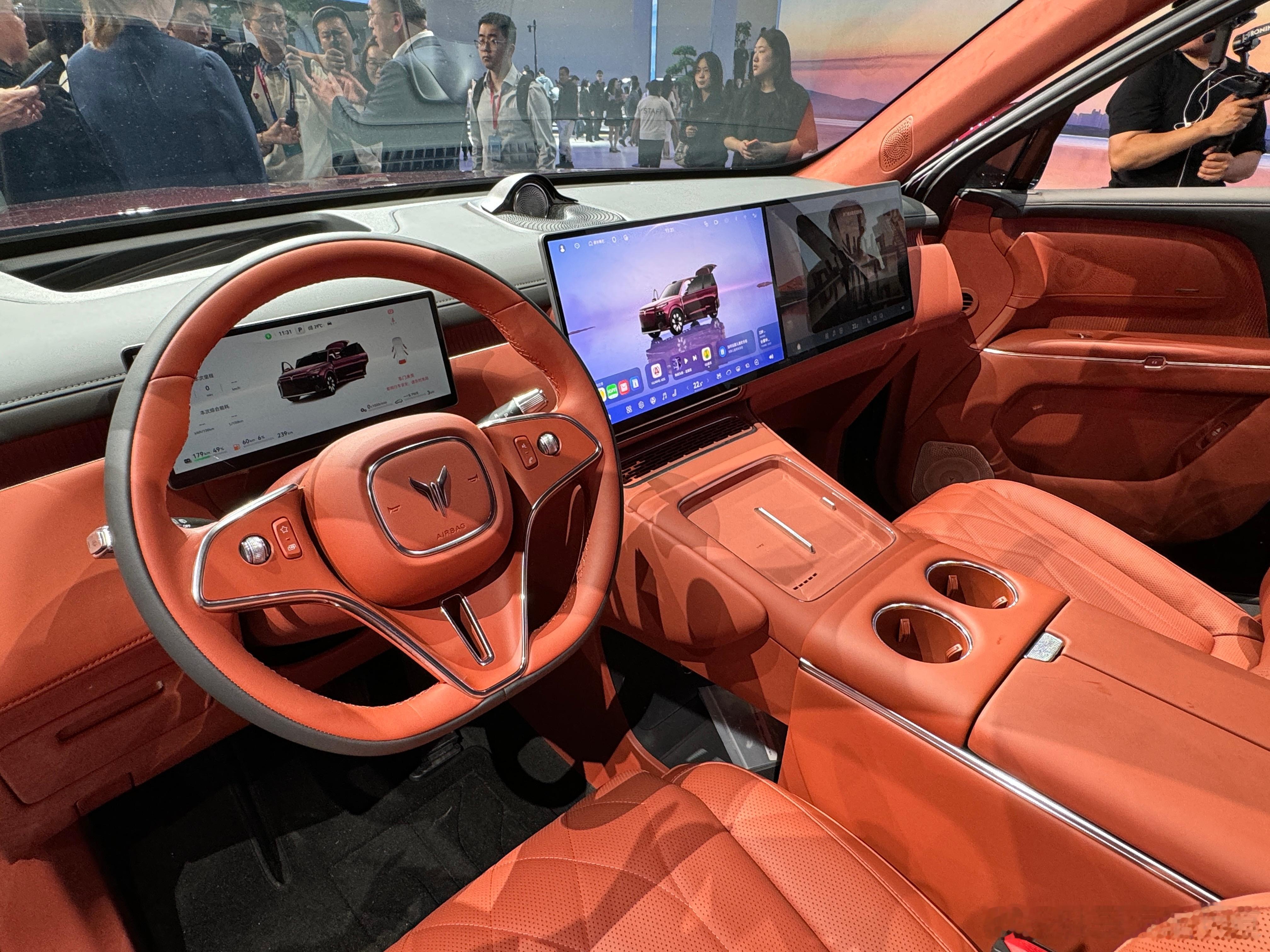 胖哥汽车频道2026北京车展 岚图泰山X8此前已开启预售30.29万至38.99