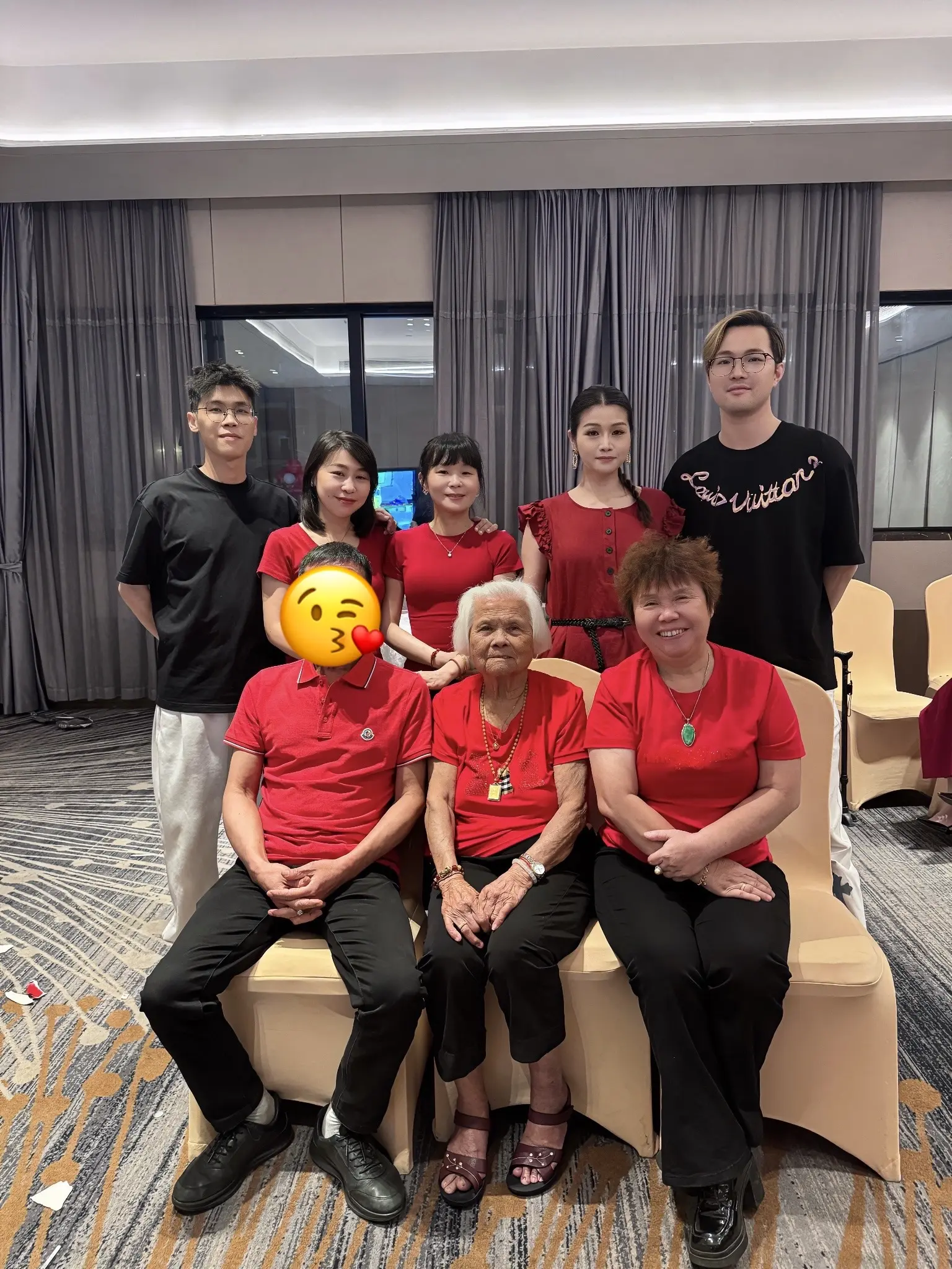 这辈子最爱的人都在这了，最爱我爸妈！谢谢您们，女儿会争气的！