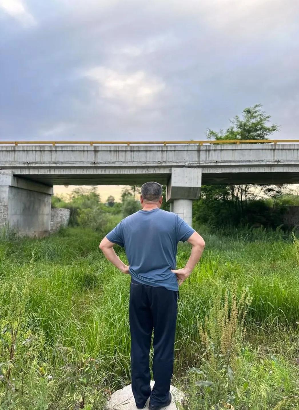 “凭啥管我，我又和你没有血缘关系”，这是一个23岁的大男孩对继父说的话！


