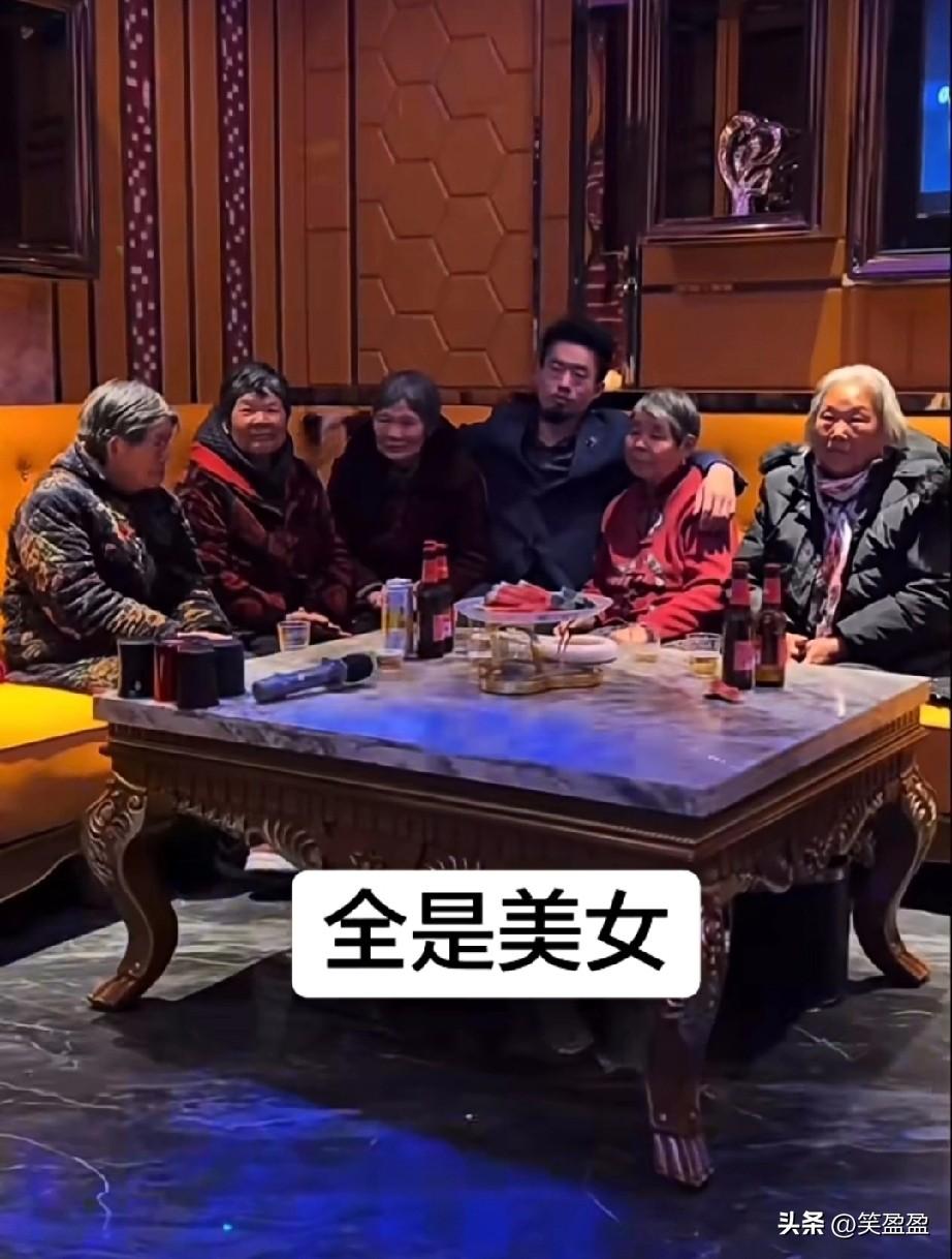 这场面一般人镇不住！
50年前全都是一枝花
错过了她们的青春期
千万别错过她们的