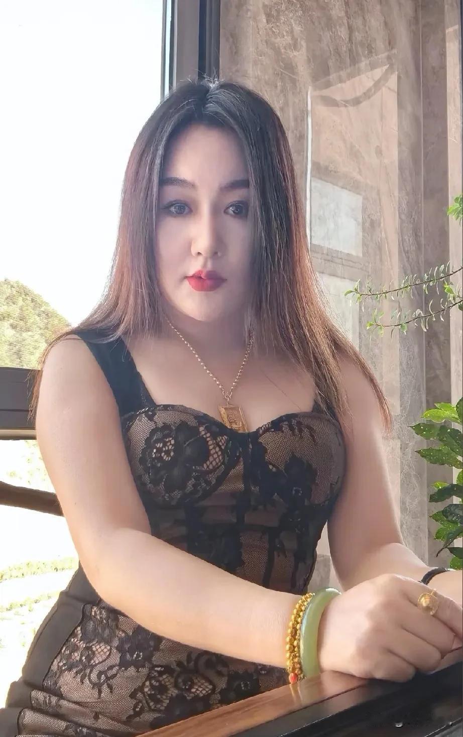 86年
40岁
曾经以为40岁很遥远
总以为自己还年轻
今天回了趟老家才发现
原